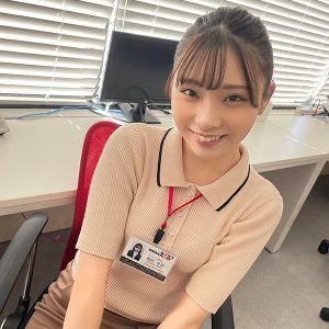 今年4月に入社したばかりのメディア事業部 松川令奈（21）はホテル業界から心機一転 第二新卒でAVの世界に入社した異色の新卒。小動物系のカワイイお顔と女子アナぽい愛嬌に押されて2022年新卒を代表して遂にAV出演！