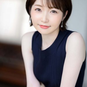 新人 上戸まり 30歳 AV DEBUT 輝く美白、真珠のように煌めくMadonna超新星―。
