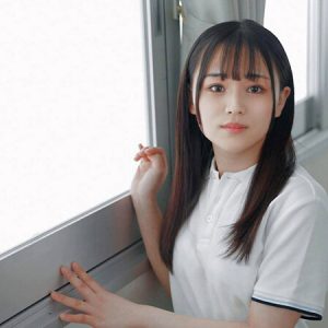 19歳、1度だけのAV出演。この娘、早漏びんかん体質。成績トップのマジメちゃん美少女はちっぱいだけど、エロい女に憧れている。 春風なのか AV DEBUT