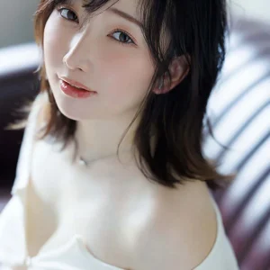 新人 保科希帆 32歳 AV DEBUT 純真な保育士の人妻―。子供のようなあどけなさを’裏切る’強すぎる欲望―。