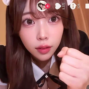 新人 ただ好奇心で応募してきたエッチな素人娘は実は、人気コスプレ配信ライバーだった！SNSの世界から出てAV デビュー！！ねねちゃん